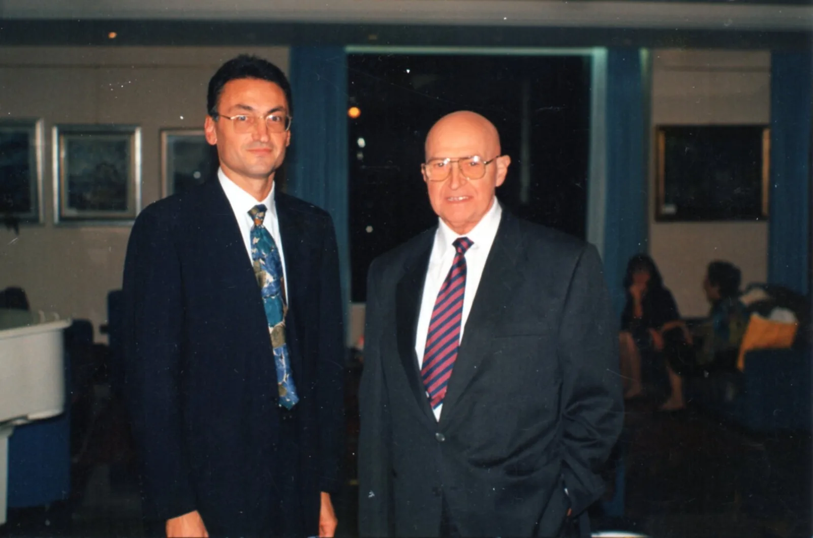 Il dr. Concetto Campo con il Prof. Alfred Tomatis — Premio Calabria 1995